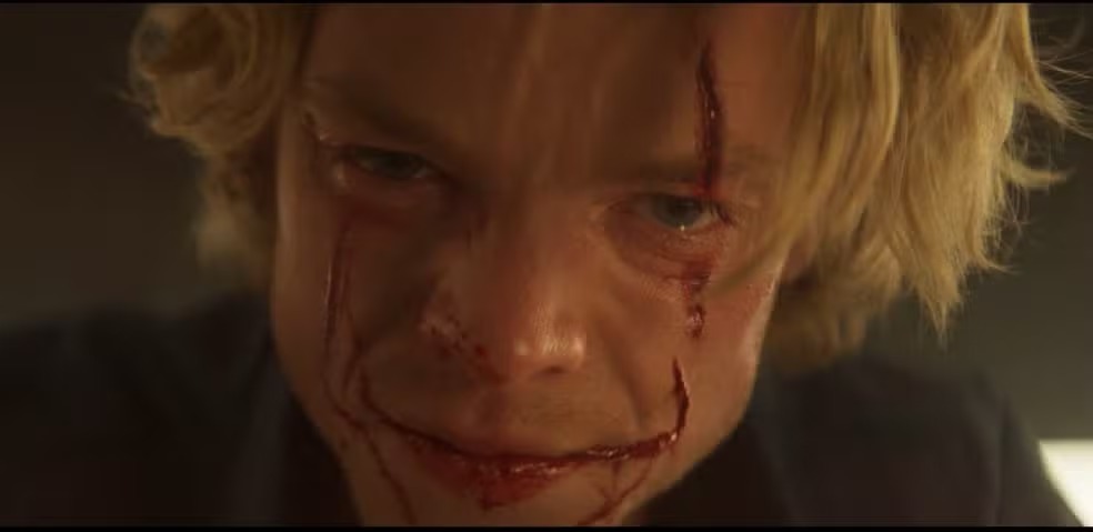 Cara-de-Barro ganha novo trailer e mostra lado mais assustador do vilão da DC