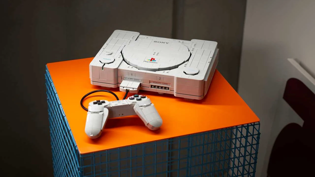 LEGO recria PlayStation original em réplica com 1.911 peças