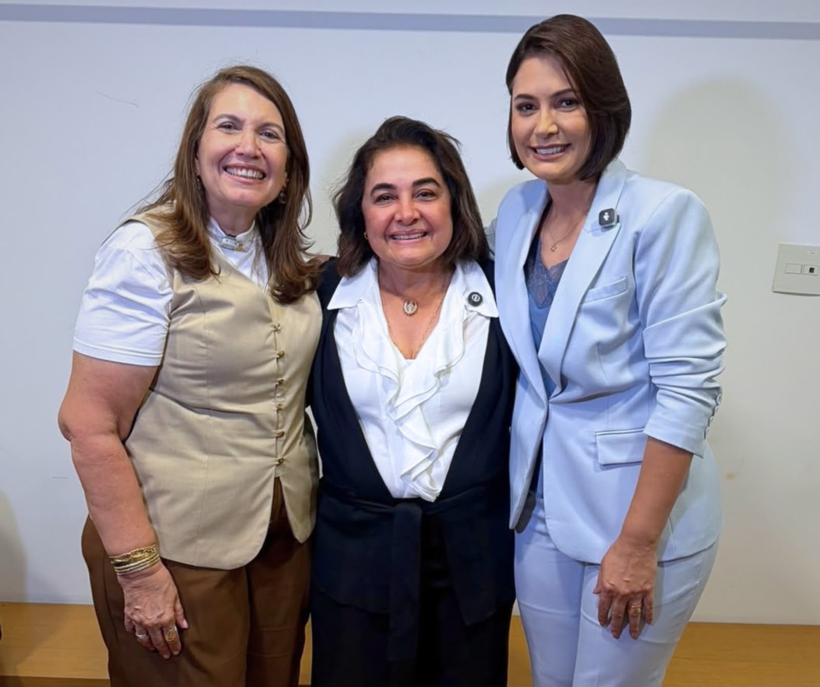 Michelle Bolsonaro mobiliza eleitores do Amazonas: ‘No dia 25, é Maria do Carmo governadora’