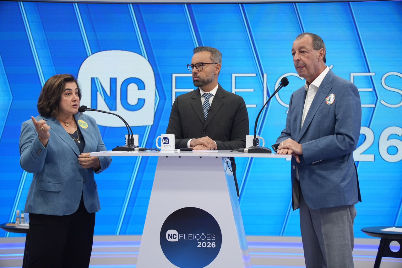 Professora Maria confronta Omar Aziz com dados sobre educação, saúde e promessas não cumpridas no Amazonas